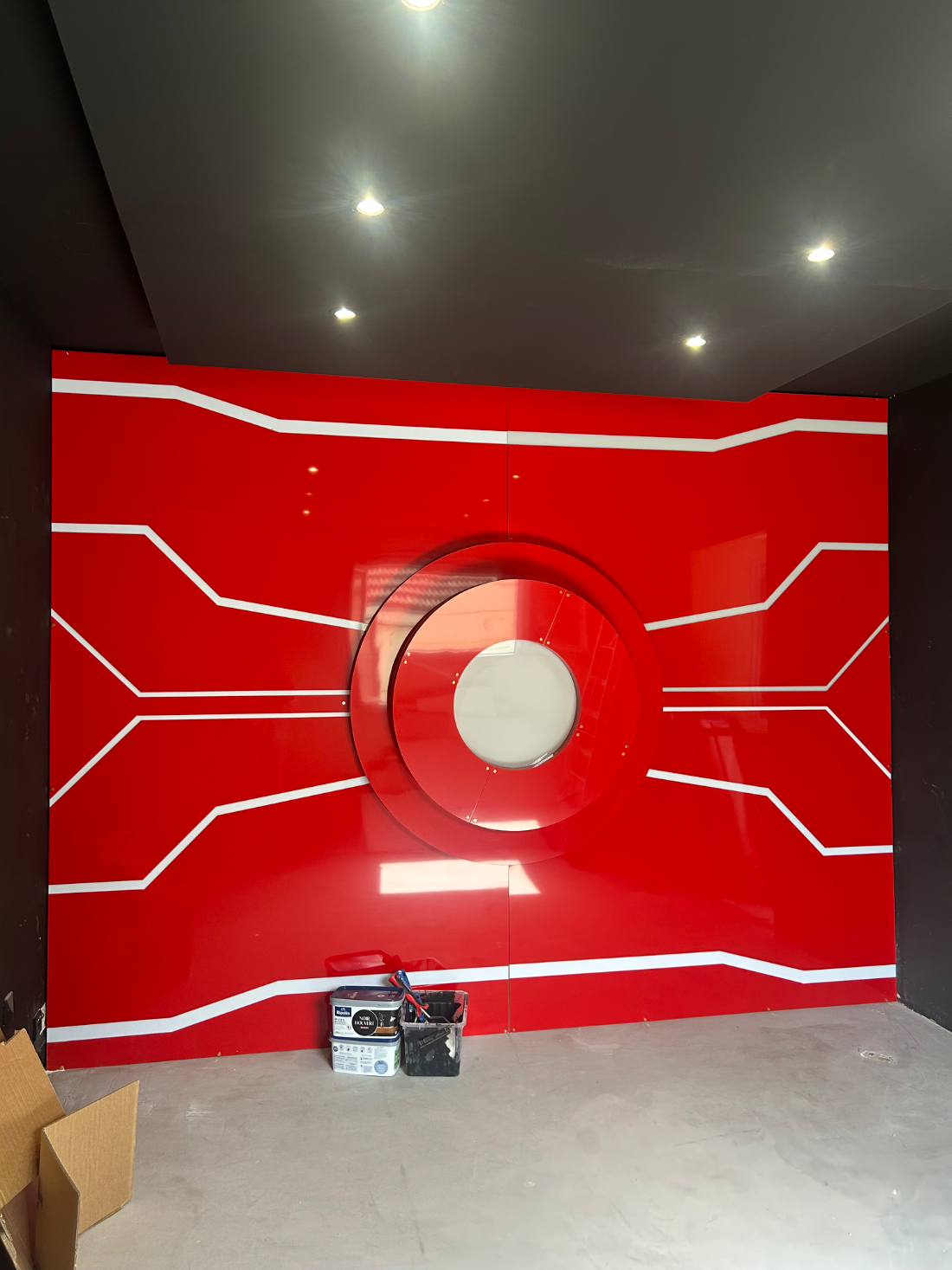 Mur super-héros — portail rouge